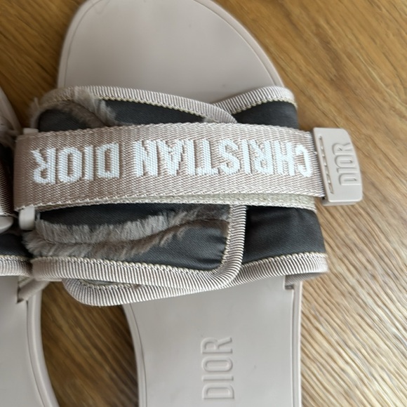 DIOR slides - Picture 3 of 13